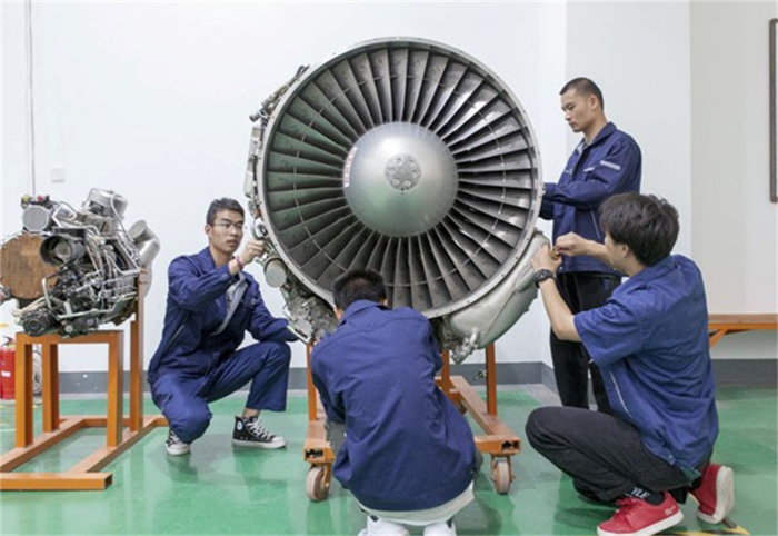 飛機(jī)發(fā)動機(jī)維修 飛機(jī)發(fā)動機(jī)維修