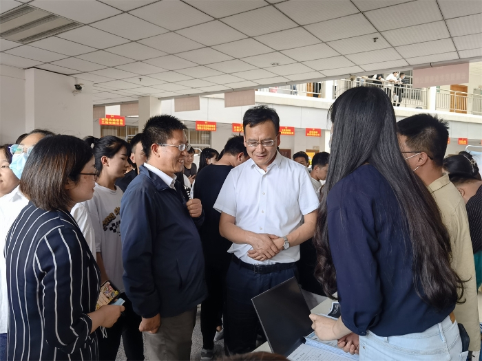 書記校長訪企拓崗 書記校長訪企拓崗