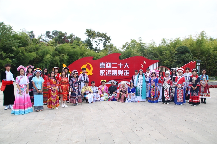 民族團結(jié)進步示范學(xué)校