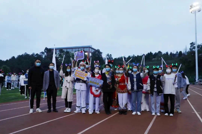 2022年“熒光夜跑”活動(dòng) 2022年“熒光夜跑”活動(dòng)