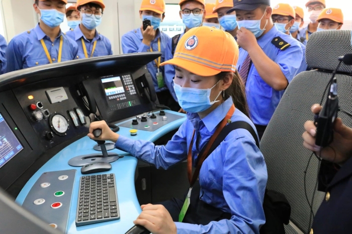 動(dòng)車組檢修技術(shù)專業(yè)學(xué)生司機(jī)崗認(rèn)知實(shí)習(xí)