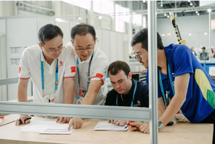 世界技能大賽飛機(jī)維修“銀牌翻譯”段宜宏老師