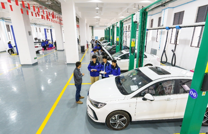 汽車(chē)維修整車(chē)實(shí)訓(xùn)室_副本