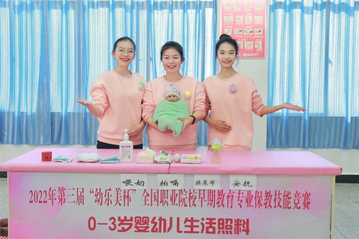 參加全國(guó)“幼樂(lè)美”大賽學(xué)生合影