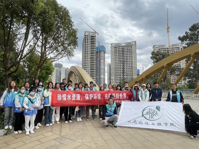 “巡河愛(ài)水 低碳環(huán)?！敝驹阜?wù)活動(dòng)