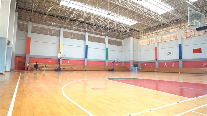 室內(nèi)運動場